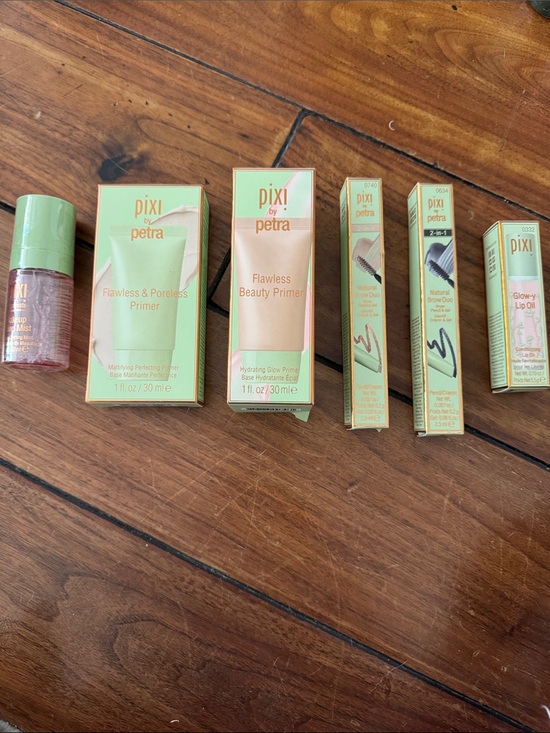 Pixi Other - Pixi by Petra Makeup Set in Mint Green and Rose Gold Accents